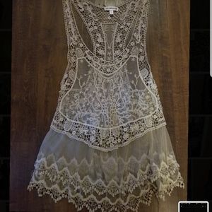 Roommates festival top